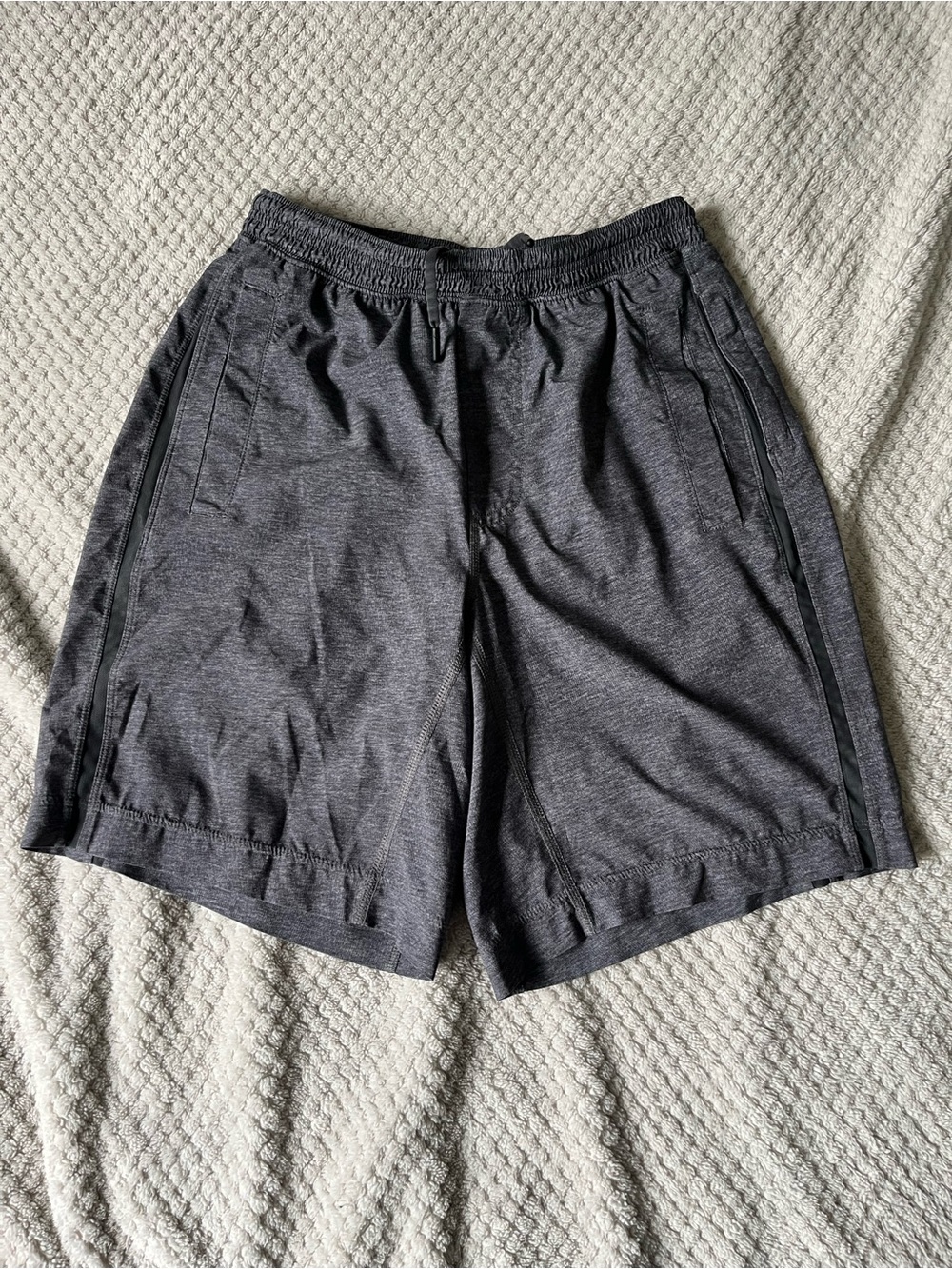 lululemon athletica Men's Charcoal Heather Athletic Shorts - Picture 1 of 9